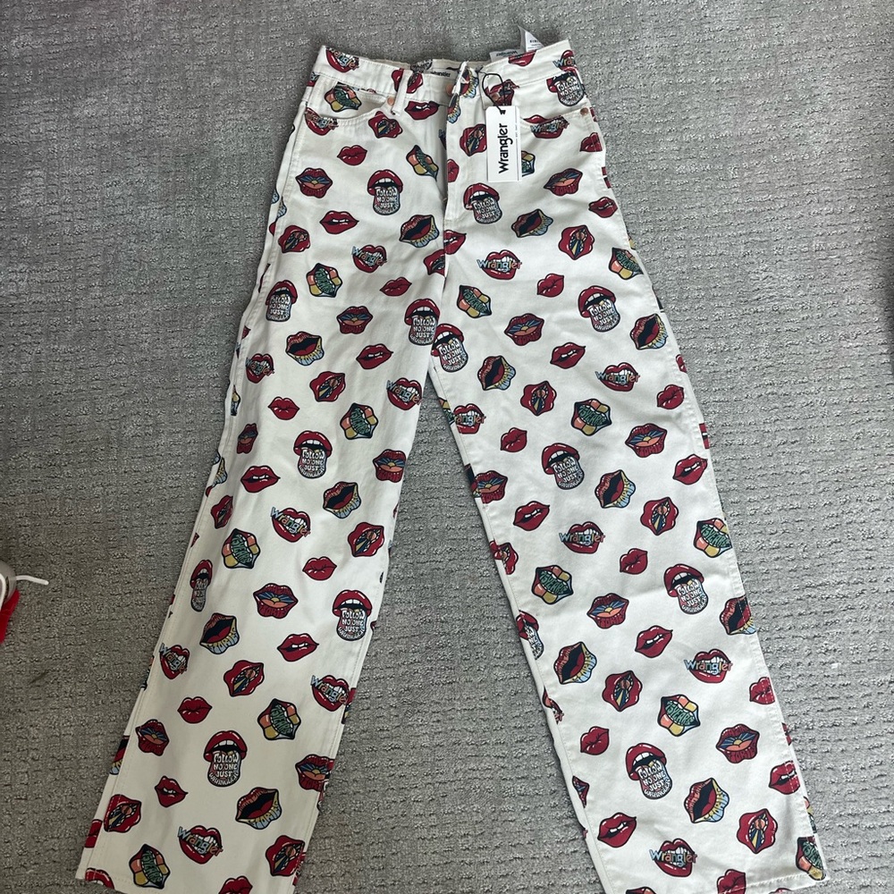 Wrangler lip graphic jeans high waist